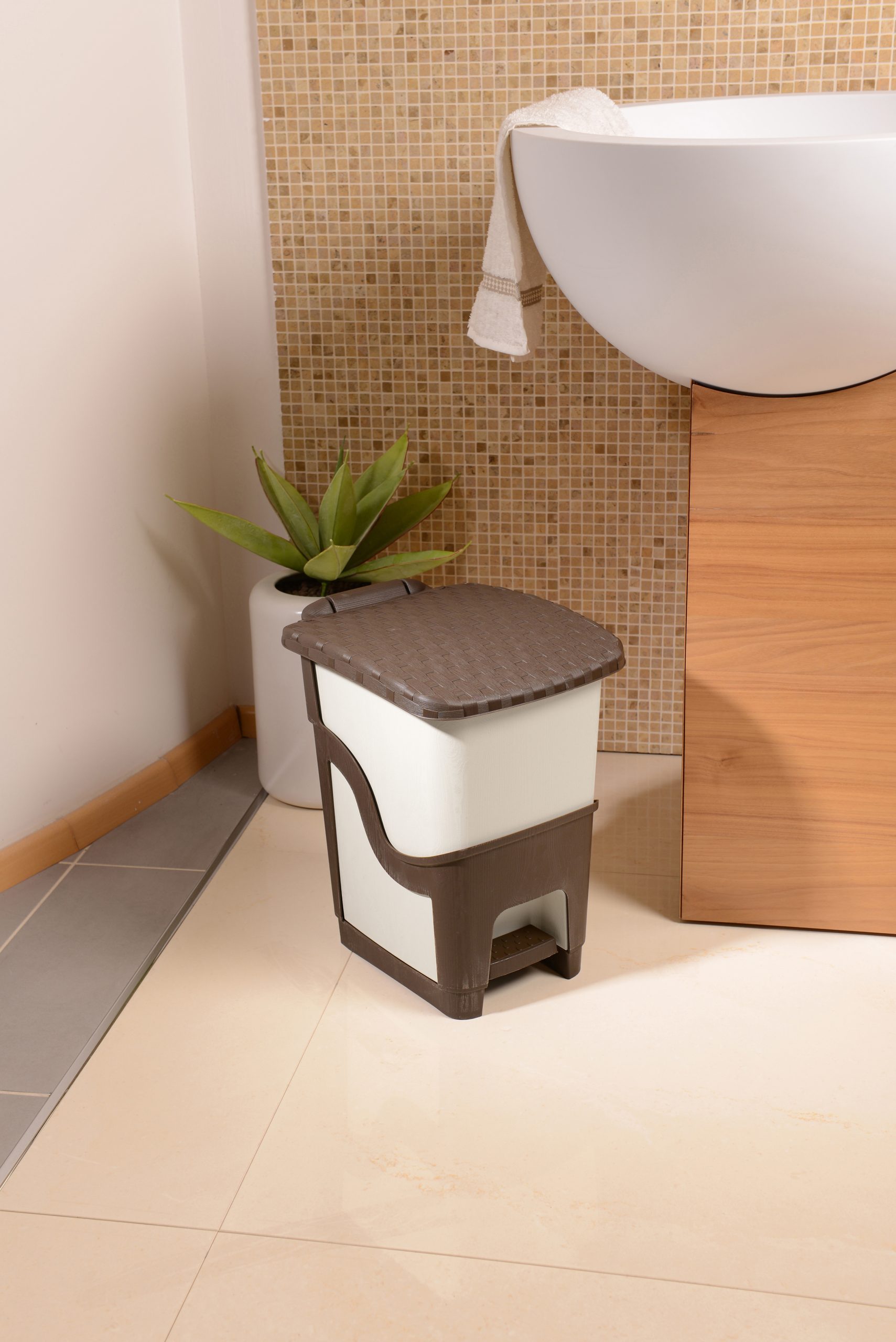 Rattan Pedal Bin 6L Beige / Milk White