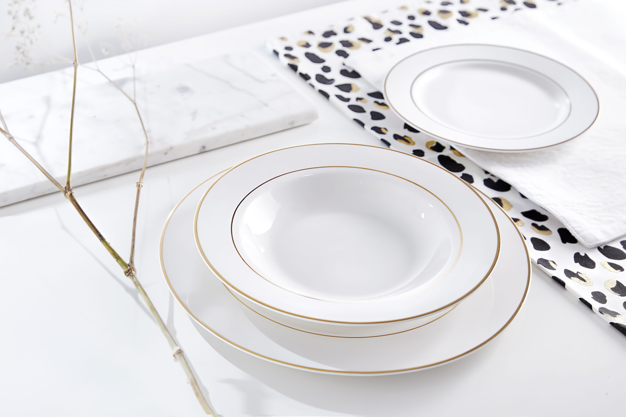 Aura Gold 18-piece Dinner Set AMBITION