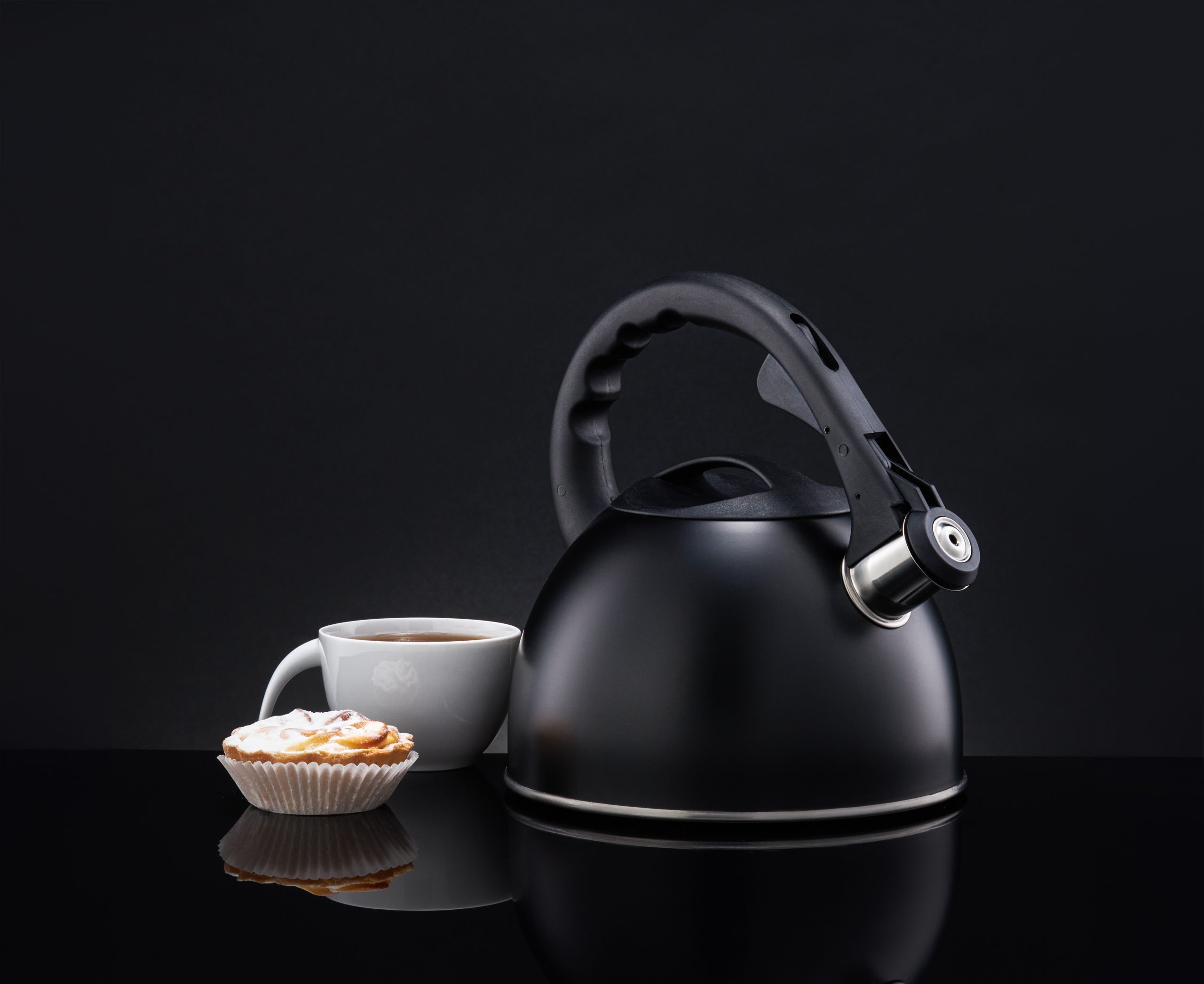 Spark Whistling Kettle black 1.75lt, AMBITION